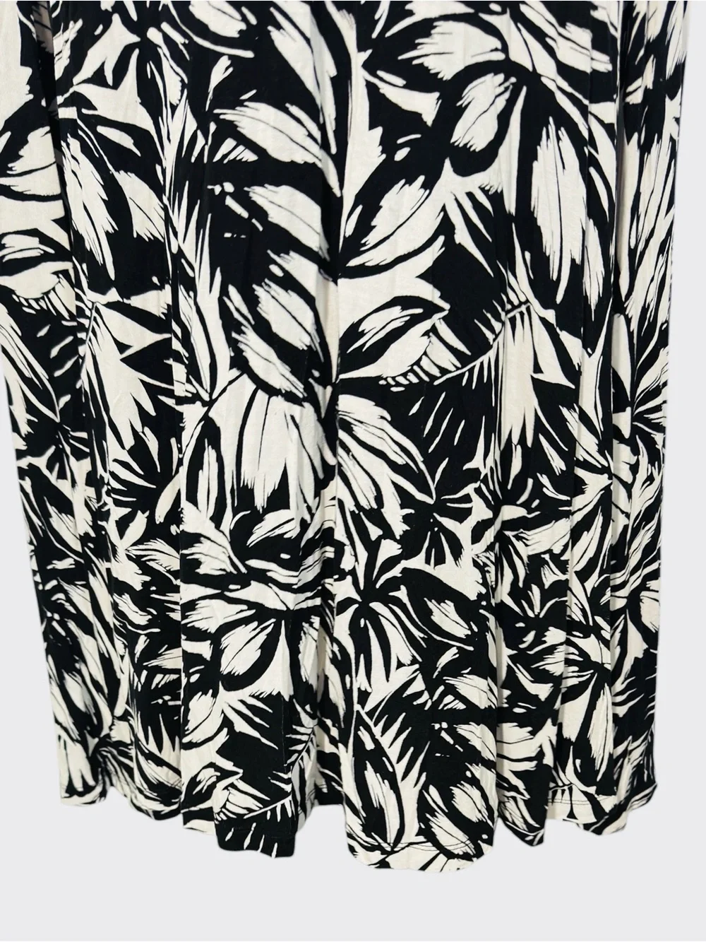 LOFT Fit and Flare Black & White Spaghetti Strap Dress Petite Size M, leaf print - Picture 8 of 13